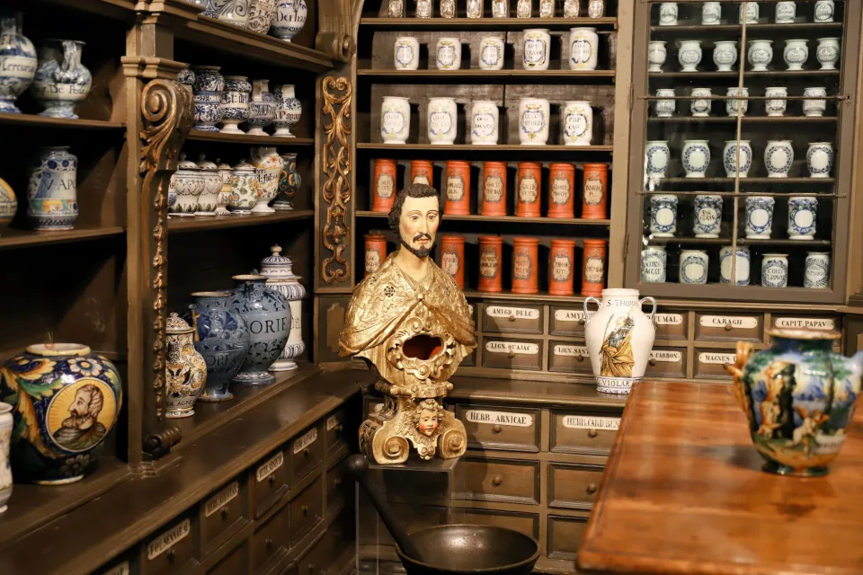 Hàng thiết yếu cho tủ thuốc gia đình